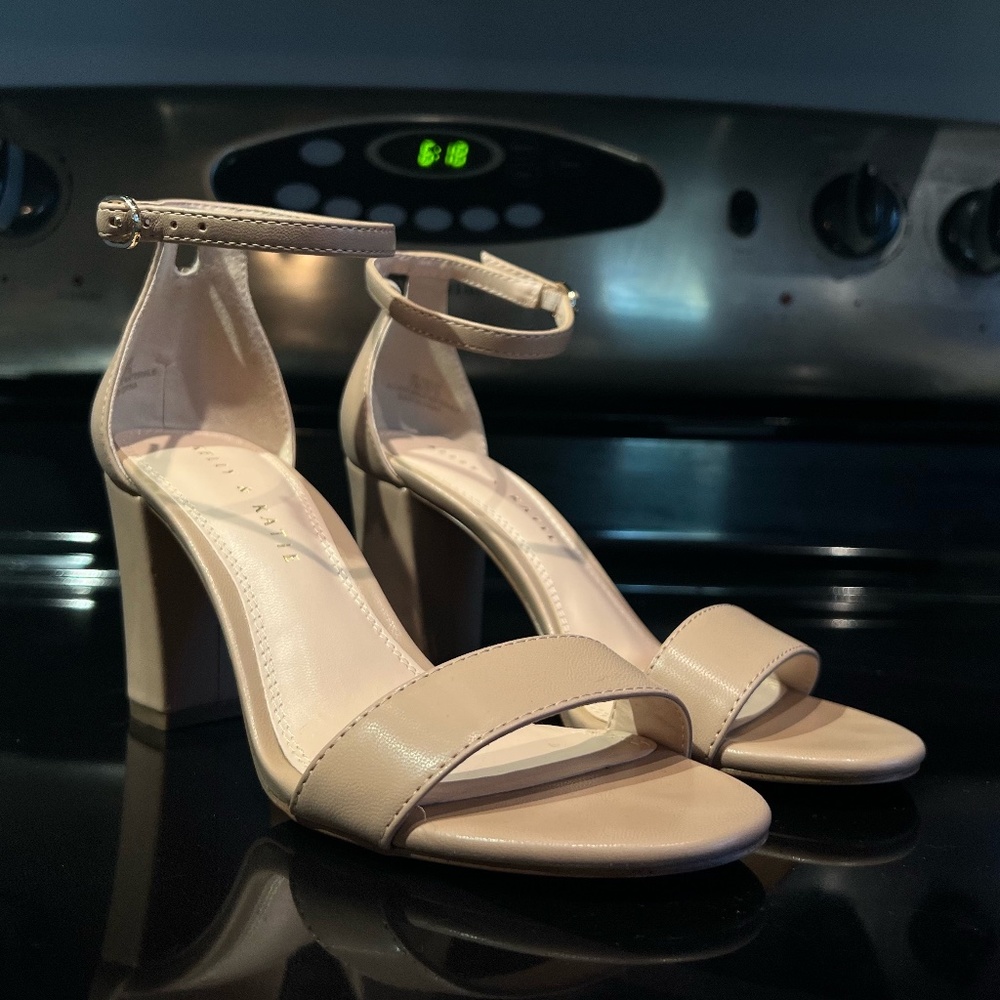 Kelly & Katie Hailee Sandals, Nude